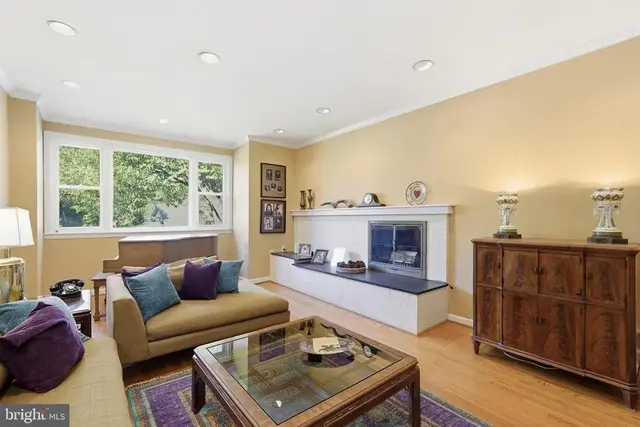 9107 Brierly Rd, Chevy Chase