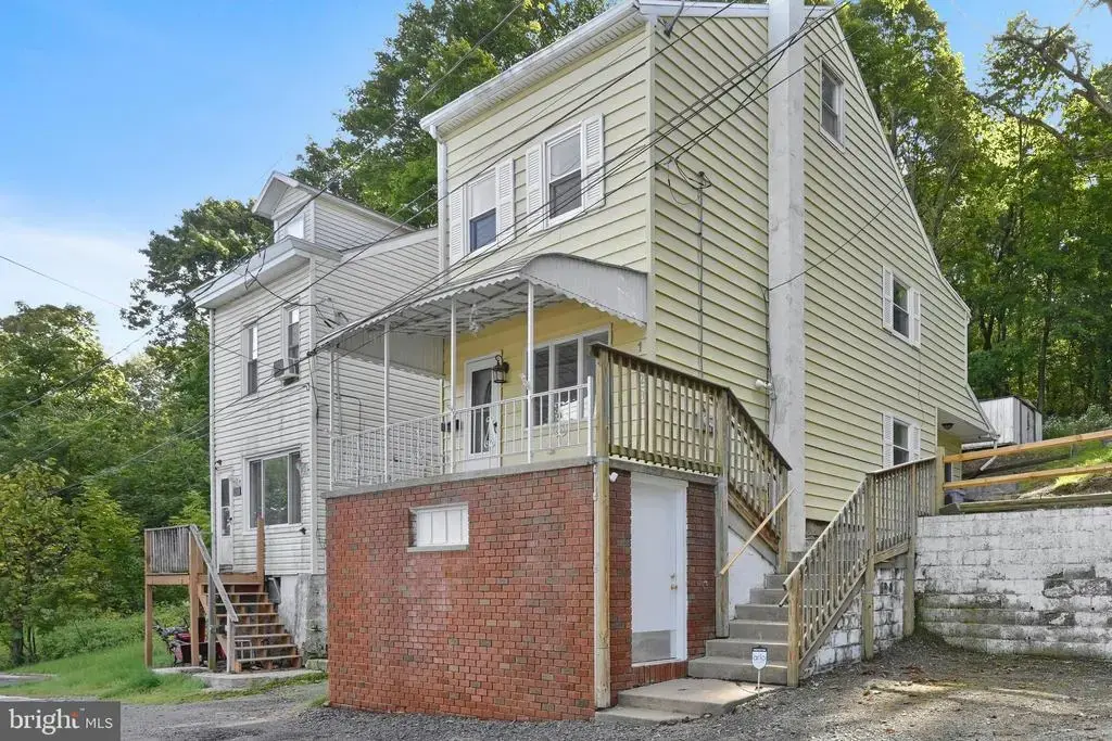 1023 W Schuylkill Ave, POTTSVILLE