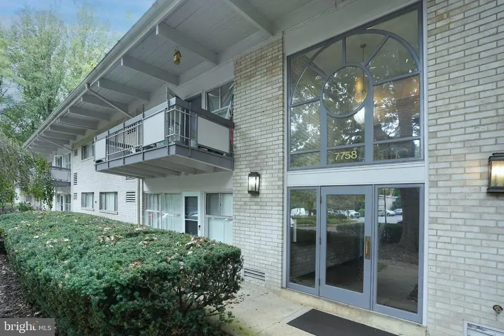 7758 Donnybrook Ct #101, ANNANDALE