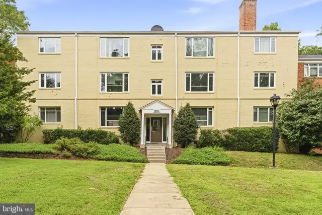 10413 Montrose Ave #202, Bethesda