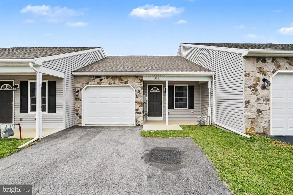 141 Sable Dr, CARLISLE