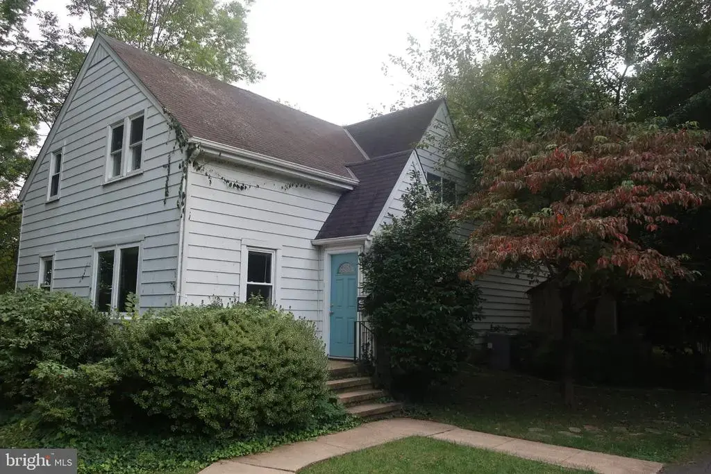 2334 Great Falls St, FALLS CHURCH