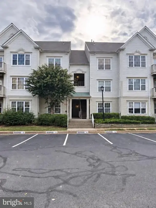 4359 Wilson Valley Dr #202, Fairfax