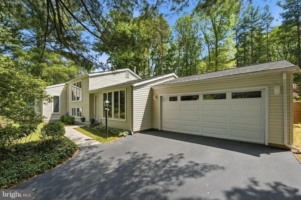 10929 Howland Dr, RESTON