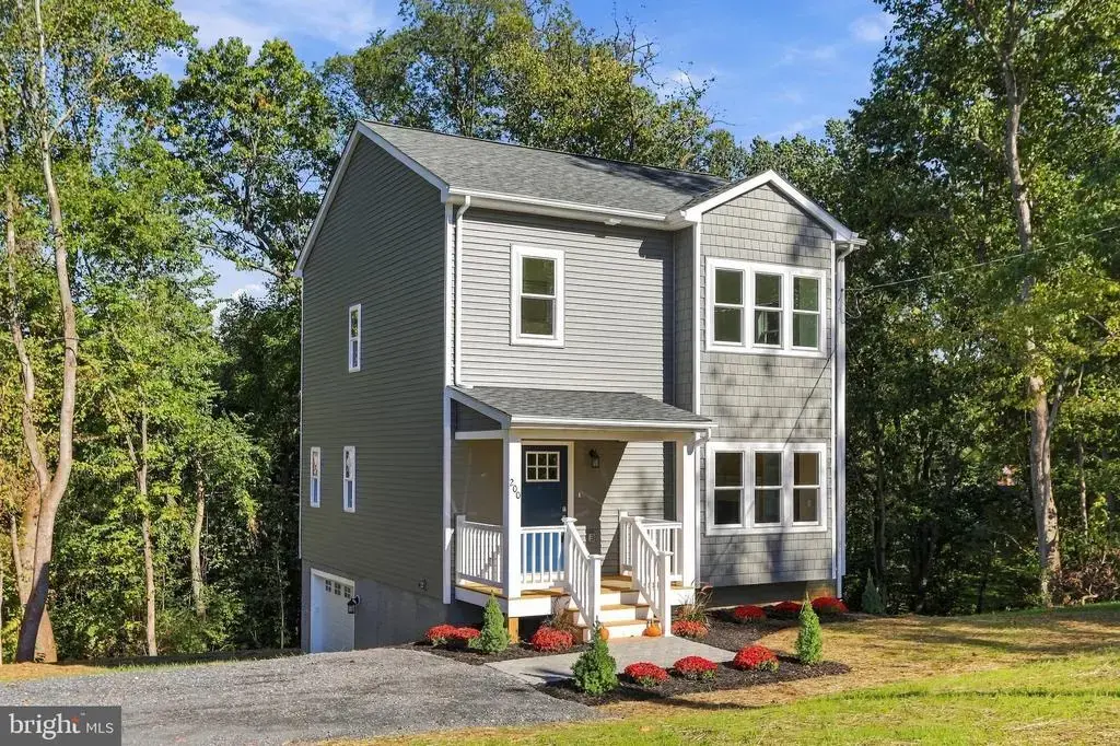 200 Paw Paw Dr, FRONT ROYAL