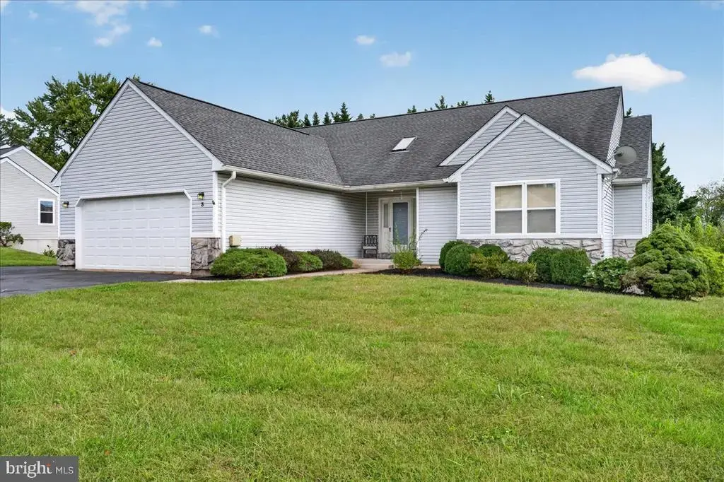 3 Cobblefield Dr, NEWARK