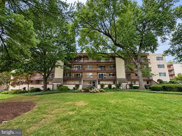 10300 Westlake Dr #209, Bethesda