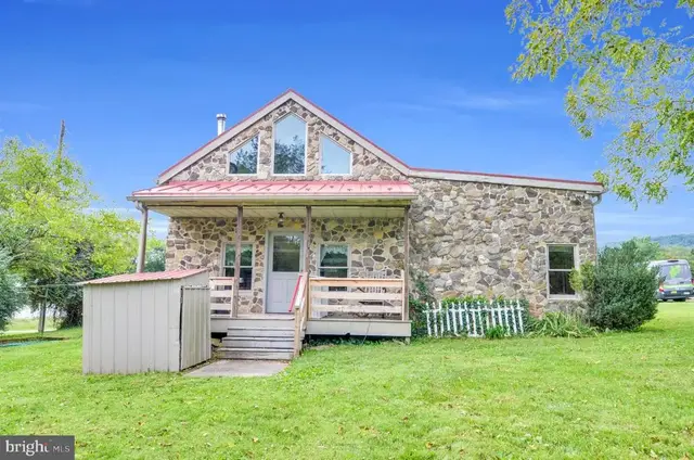 3390 Mountain Rd, Hamburg