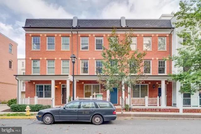 915 Parker Gray School Way, Alexandria