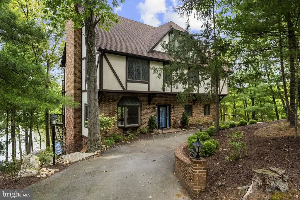 451 Lake Serene Dr, WINCHESTER