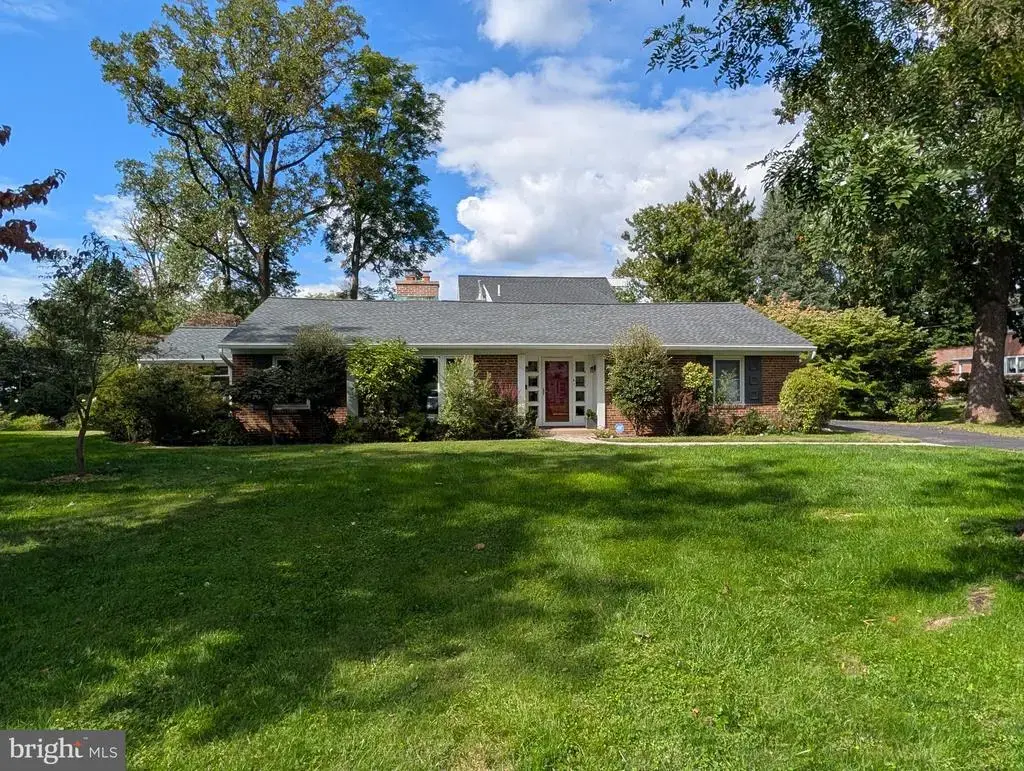 710 Sunset Rd, GLENSIDE