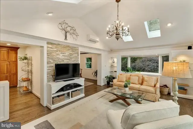 6225 Kellogg Dr, Mclean
