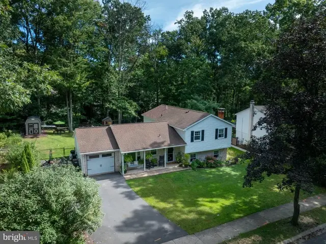 461 Canterbury Dr, State College