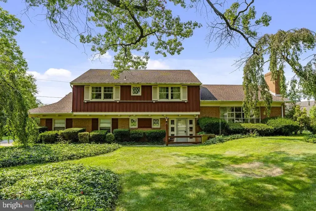 1230 Country Club Dr, LANCASTER