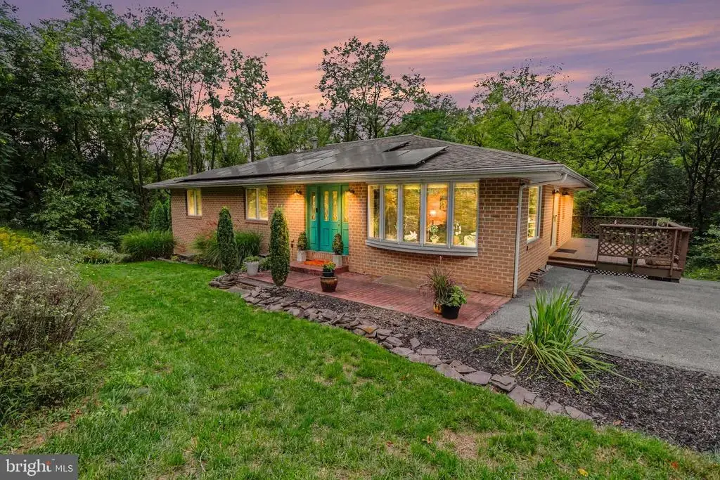 745 Felty Dr, HARRISBURG
