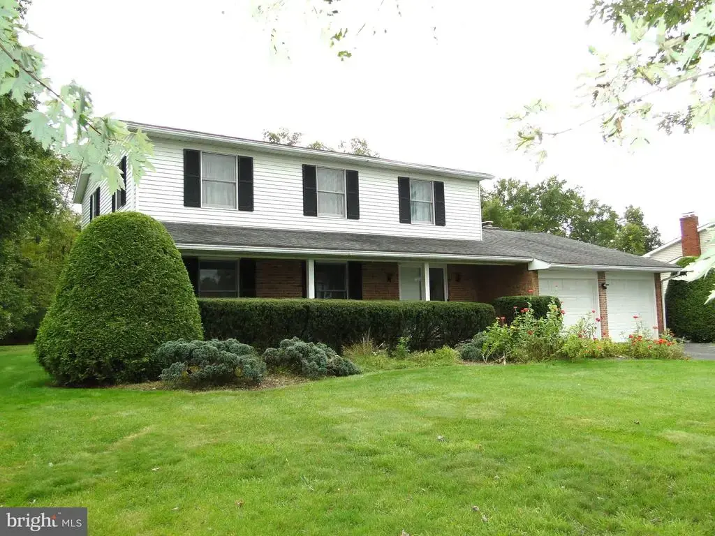 8 Clover Ln, QUAKERTOWN