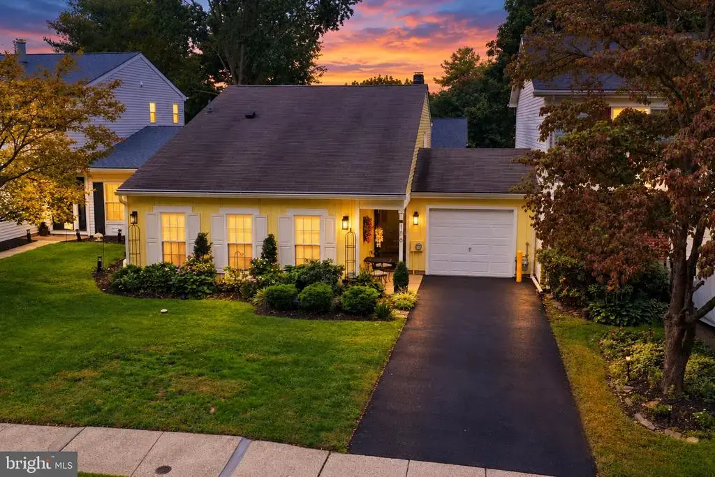 166 Bucks Meadow Ln, NEWTOWN