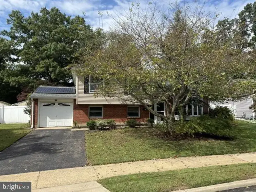 62 Lakeview Ct, HAMILTON