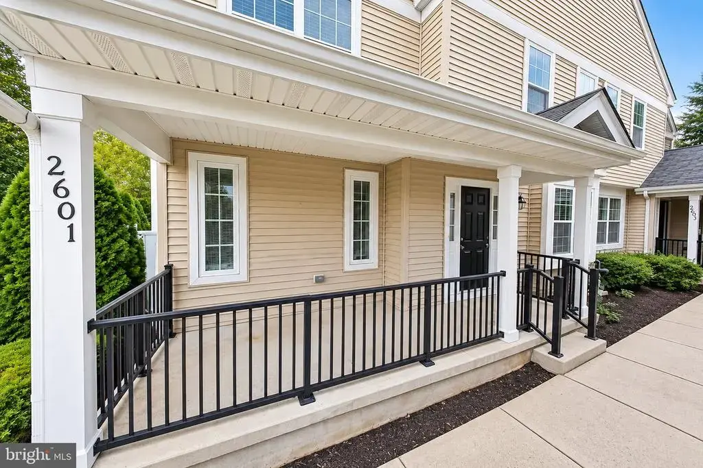 2601 Lexington Mews, WOOLWICH TWP