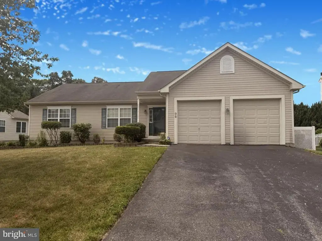 95 Grayton Dr, SMYRNA
