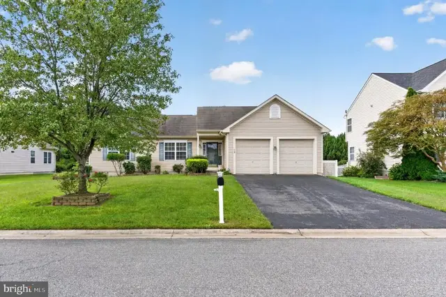 95 Grayton Dr, Smyrna