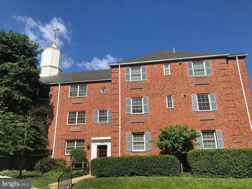 1700 W Abingdon Dr #201, ALEXANDRIA