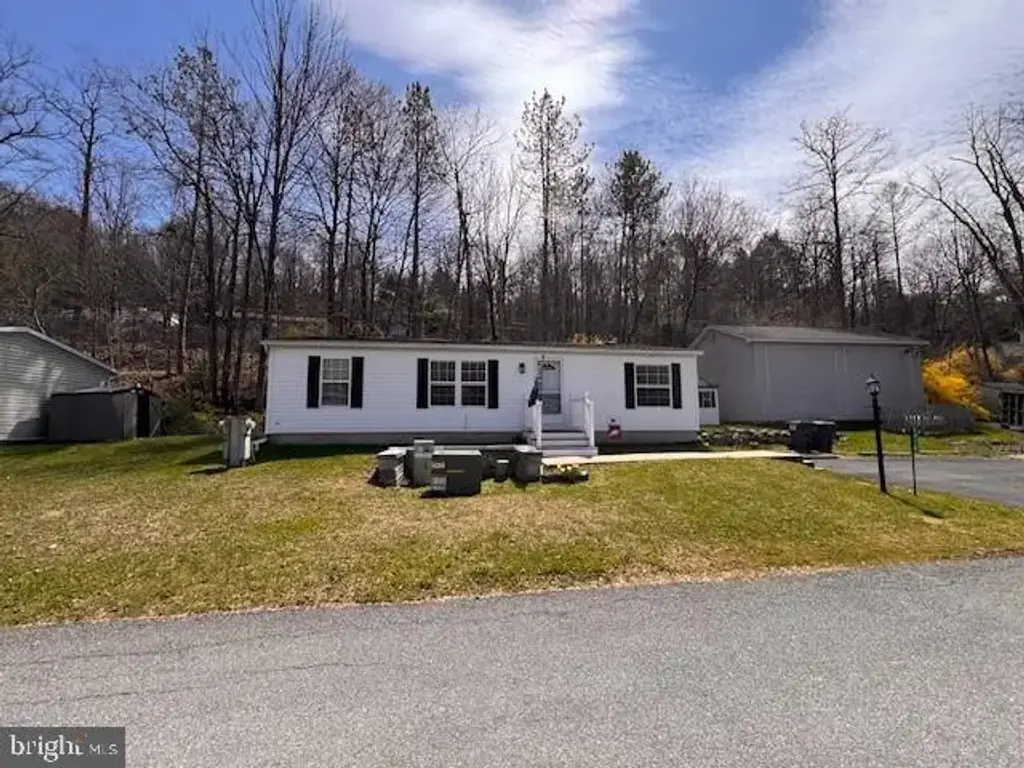 1215 Blue Mountain Cir, SAYLORSBURG