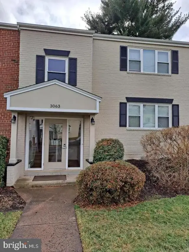 3063 Patrick Henry Dr #102, Falls Church
