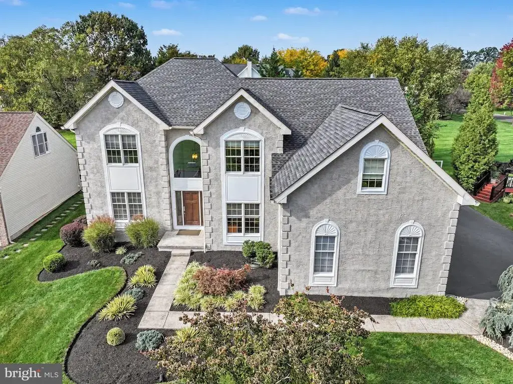 302 Centennial Dr, BLUE BELL