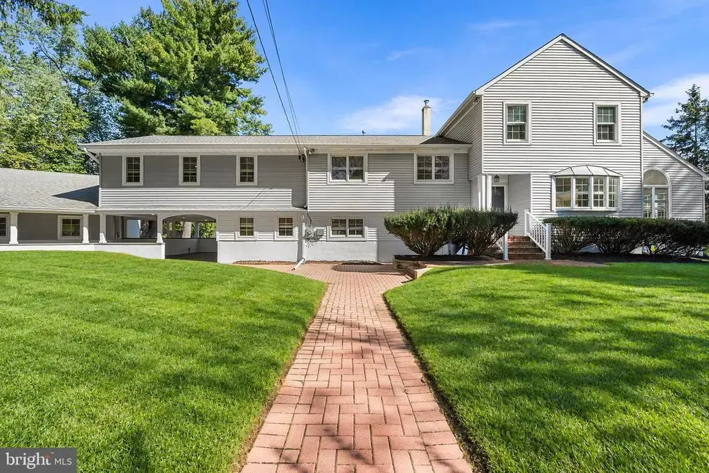 34 Prospect Ave, PLAINSBORO