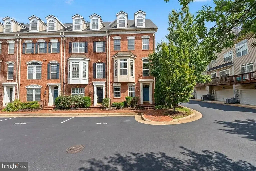 325 Fucci Ct, ALEXANDRIA