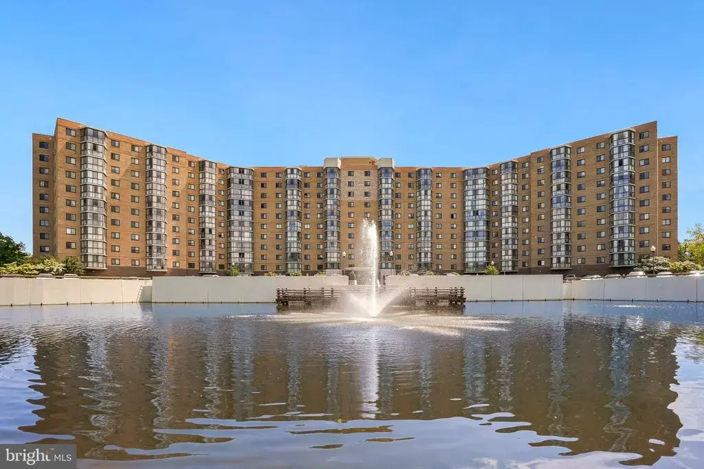 3330 N Leisure World Blvd #5-422, SILVER SPRING