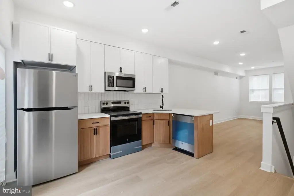 1019 W Orleans St, PHILADELPHIA