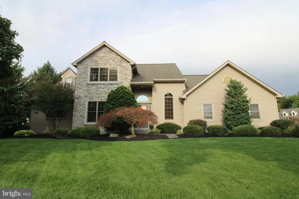 669 Laurel Ave, LITITZ