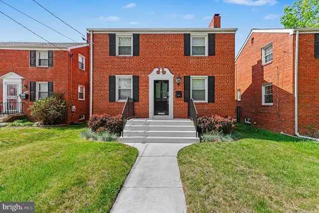4504 20th St Ne, Washington