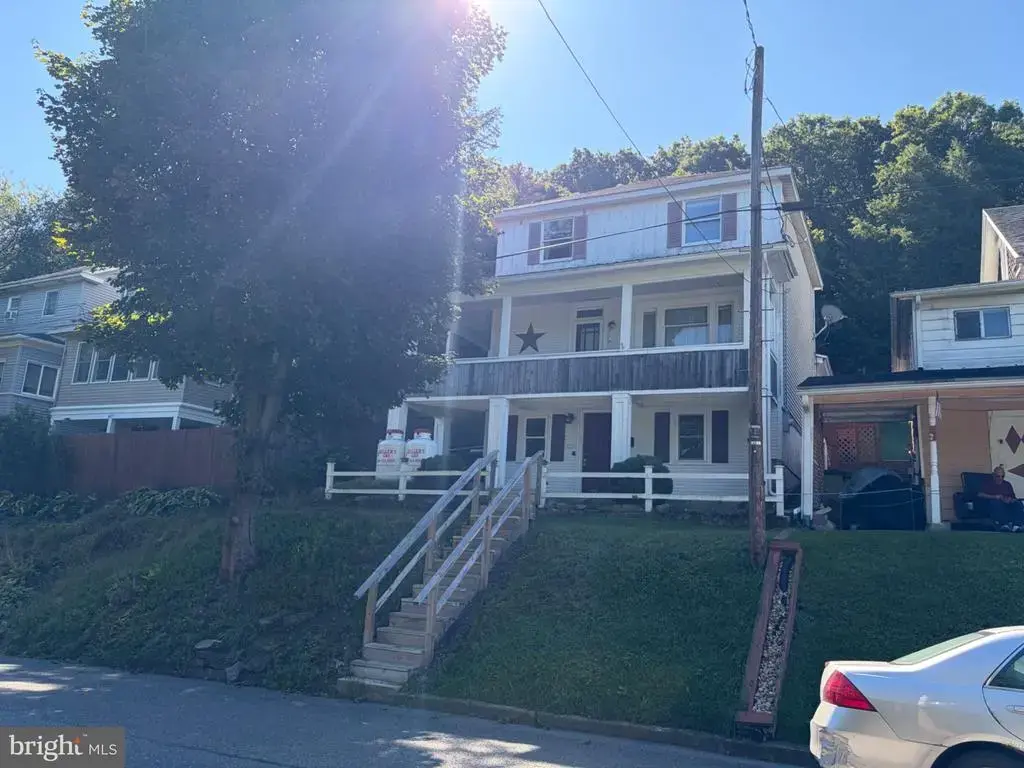 421 E Railroad St, NESQUEHONING
