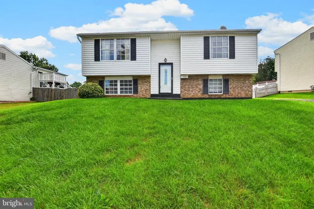 110 N Garfield Rd, STERLING