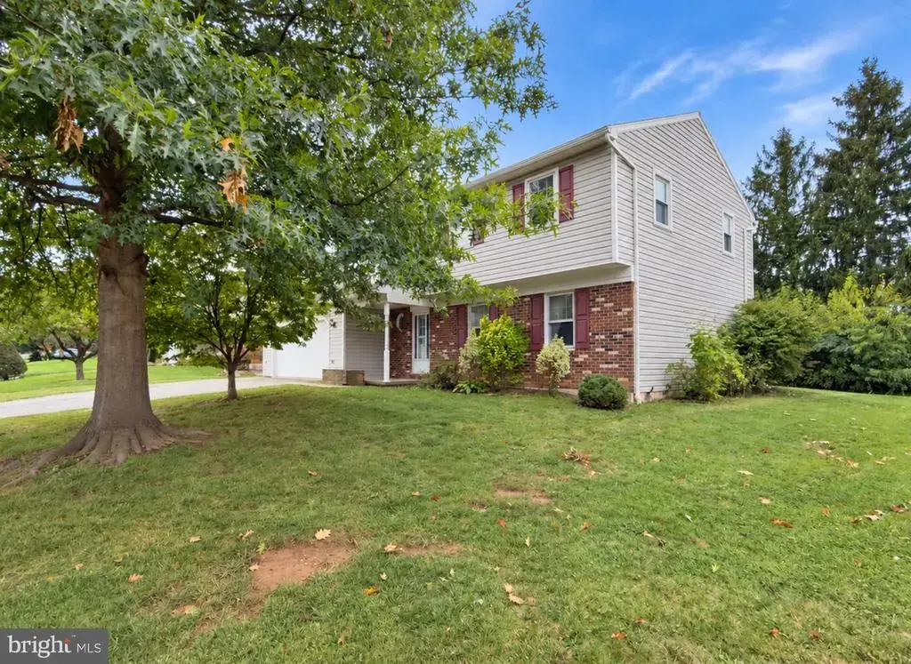 812 Carman Dr, READING