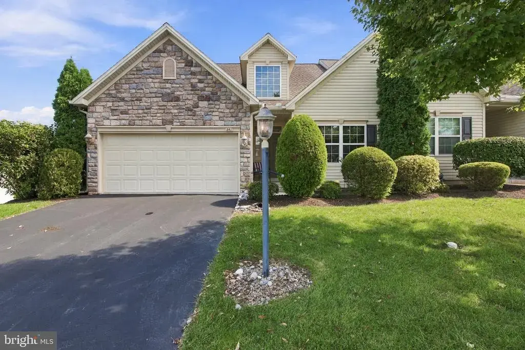 241 Tiverton Ln, HARRISBURG