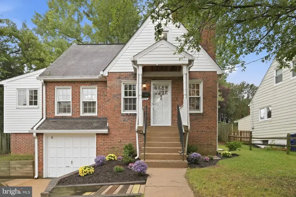 4704 8th Rd N, ARLINGTON