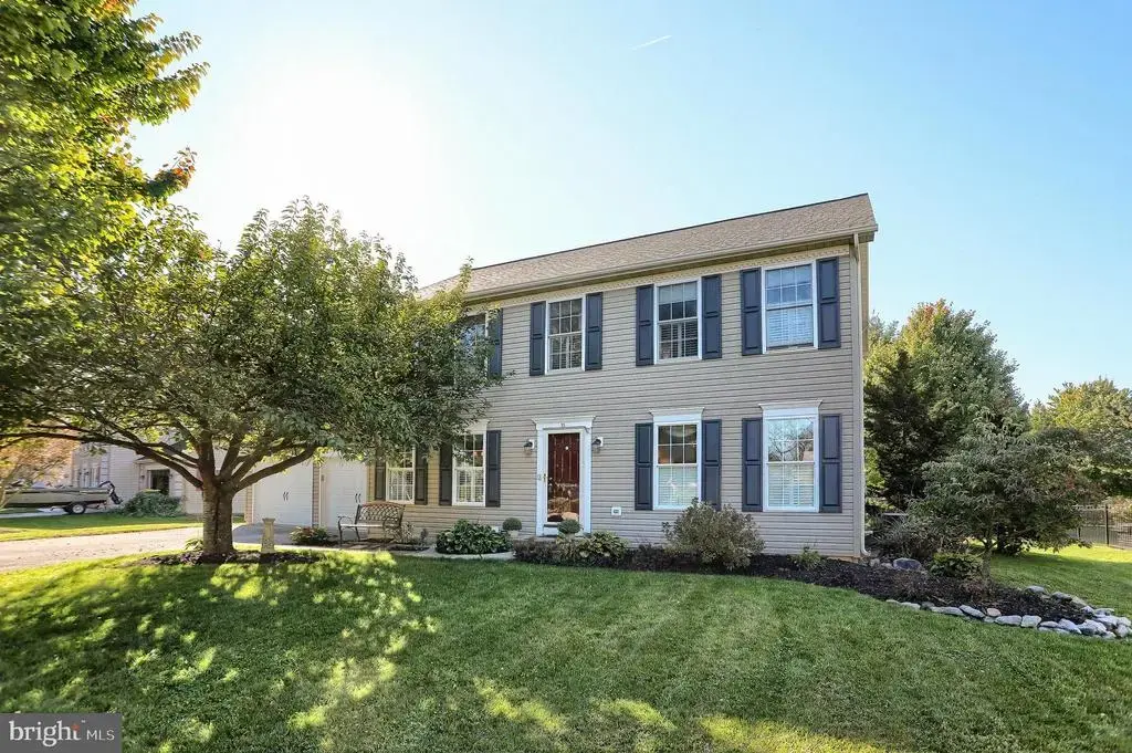 25 W Eppley Dr, CARLISLE
