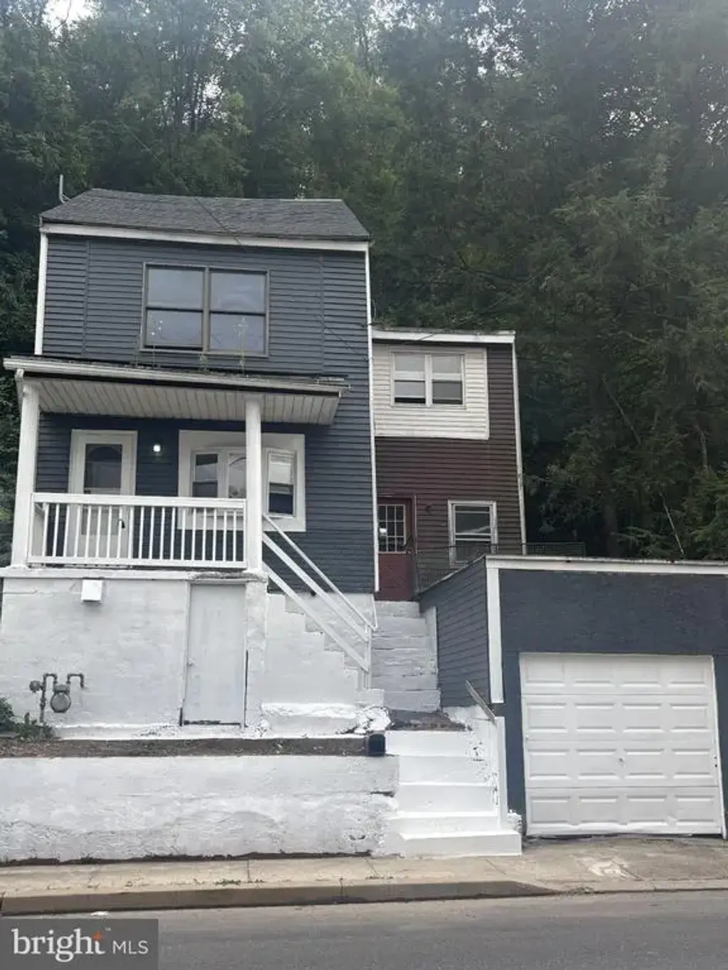 321 Peacock St, POTTSVILLE