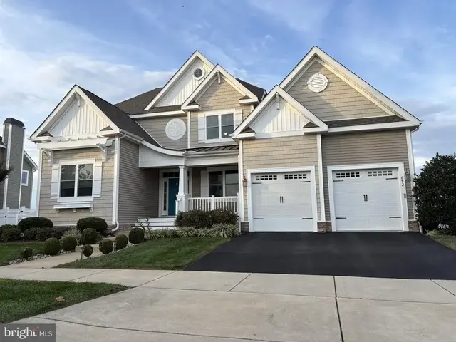 672 Spring Hollow Dr, Middletown