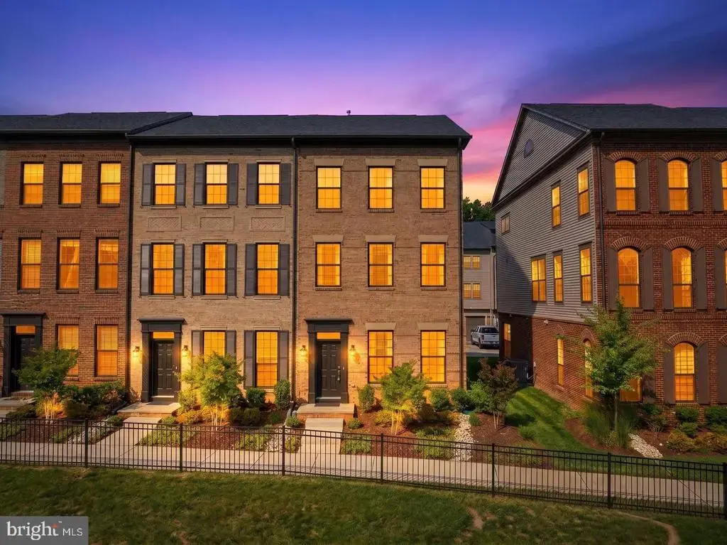 12558 Oviation Dr, FAIRFAX