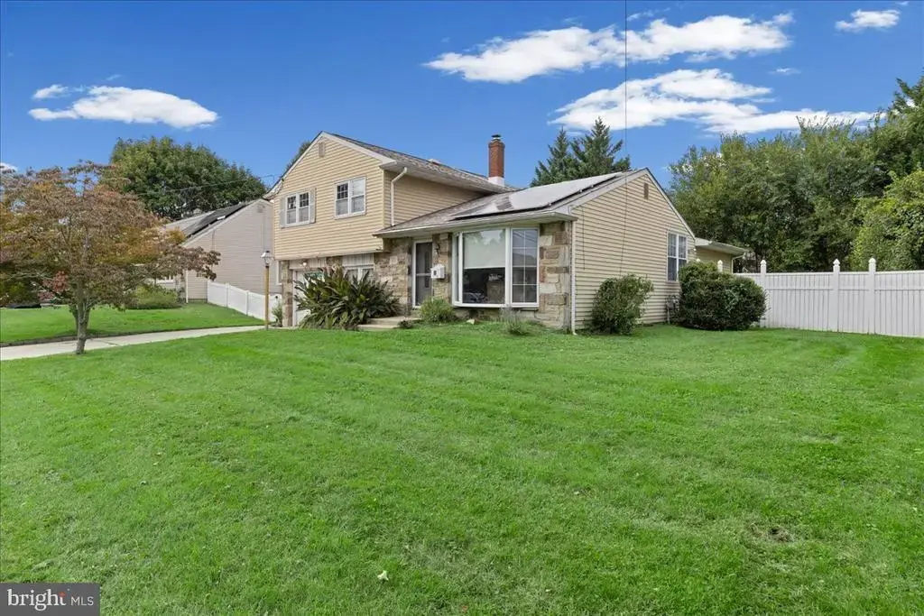 106 N Pelham Rd, VOORHEES