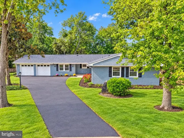 12811 Madeley Ct, Fairfax