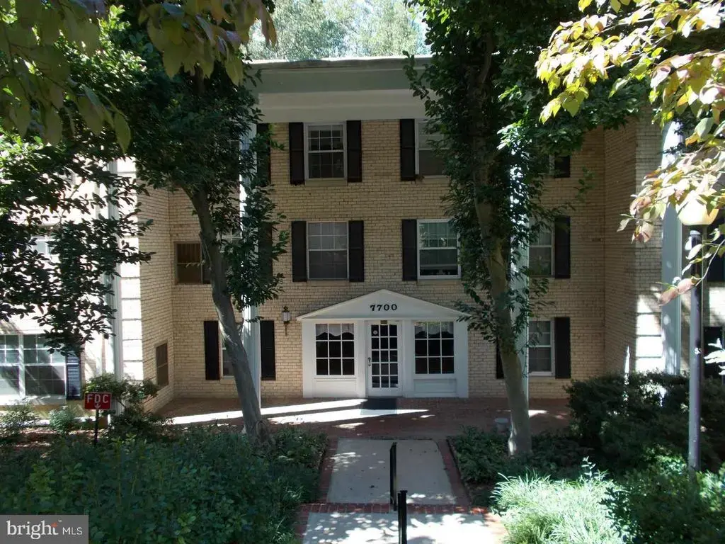 7700 Tremayne Pl #215, MCLEAN