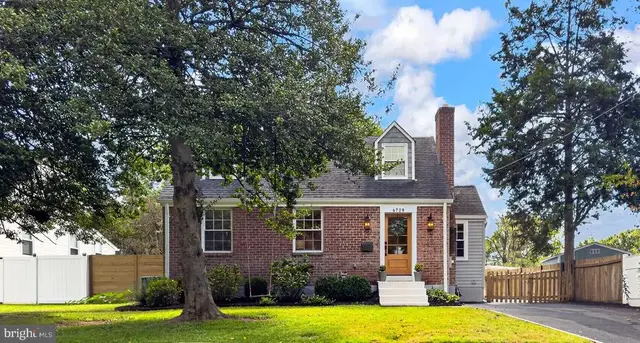 6709 Jefferson Ave, Falls Church