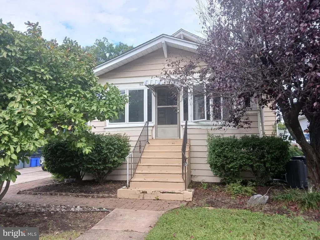 923 Linwood Ave, COLLINGSWOOD