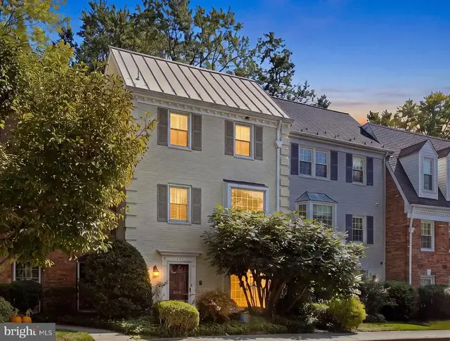 1107 Wimbledon Dr, Mclean
